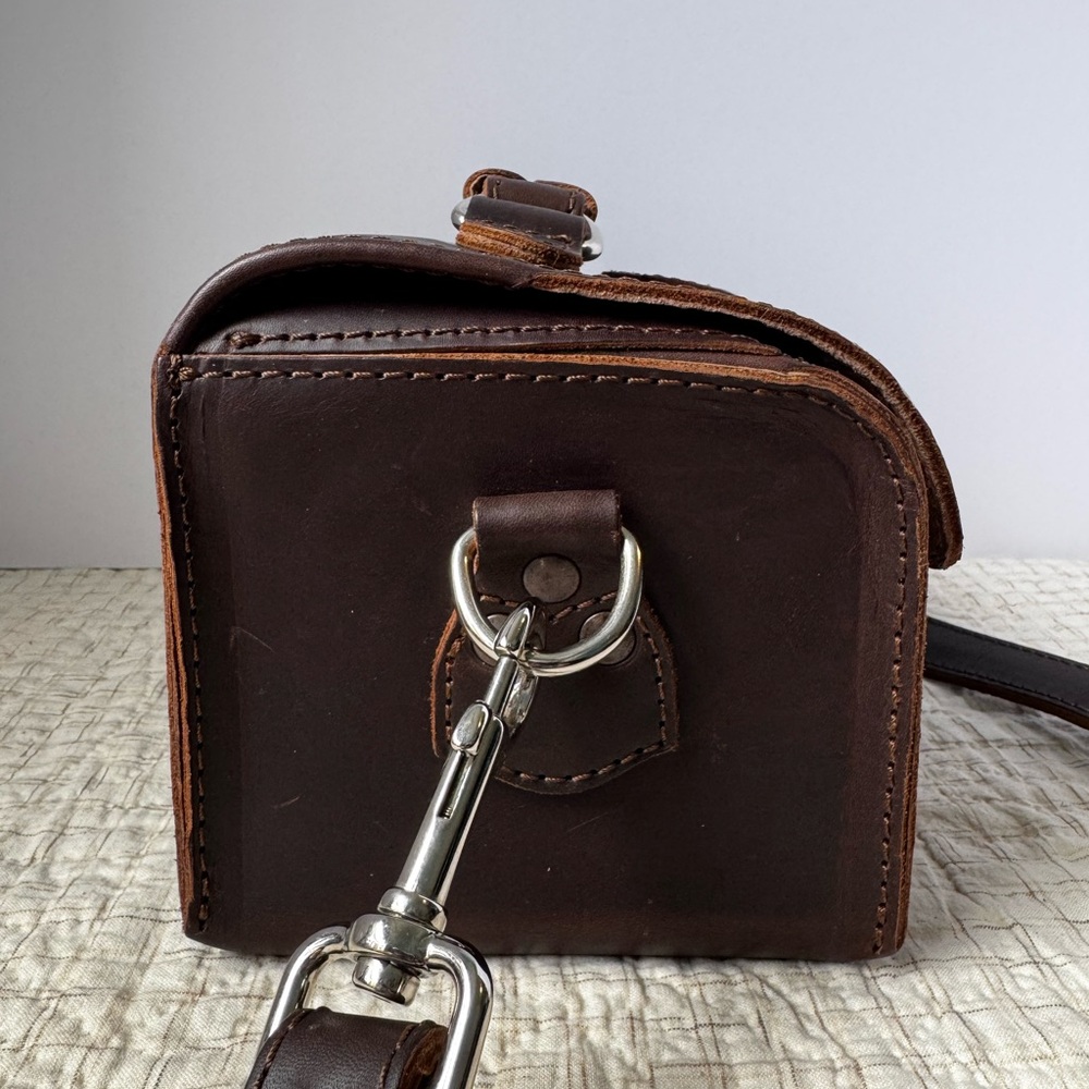 Classic Walnut Leather Messenger Bag - Picture 6 of 16
